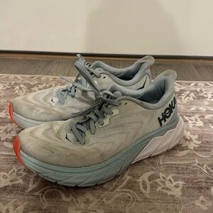 Hoka Arahi 6 Women’s size 8